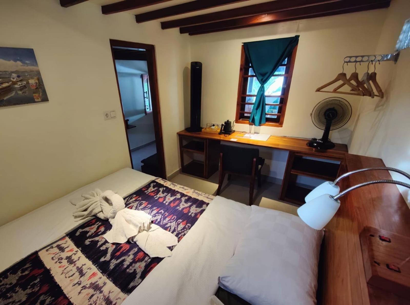 Cool Breeze Authentic Hotel Labuan Bajo Komodo Exterior foto